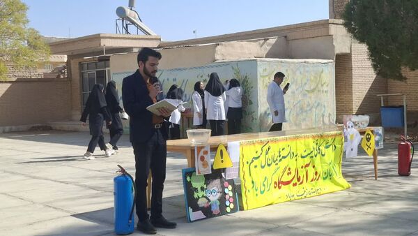 برگزاری جشن علمی شیمی در دبیرستان حضرت زینب(س) بهاباد