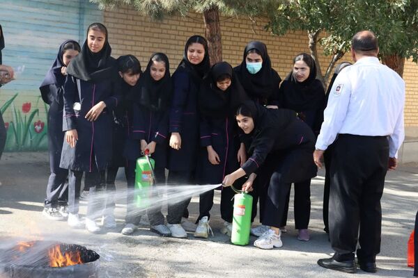 آموزش رایگان اطفای حریق برای ۹۹ دانش‌آموز ماهدشت کرج