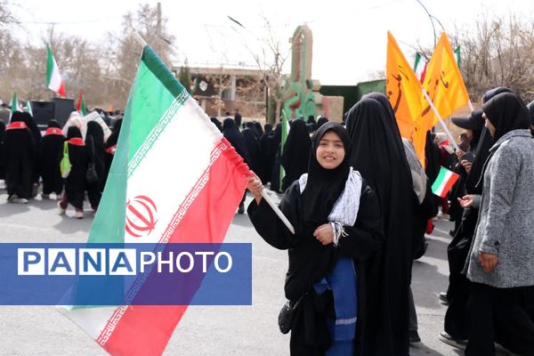 انقلاب را نسل جدید ادامه می دهند