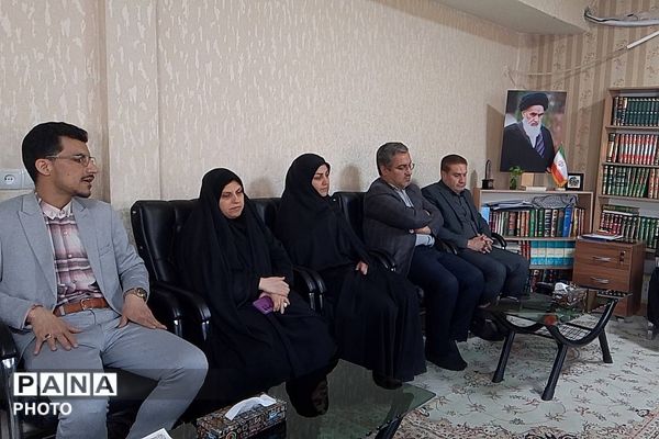 دیدار معاونین پرورشی، مربیان تربیتی و مشاورین منطقه با امام جمعه باقرشهر و کهریزک 