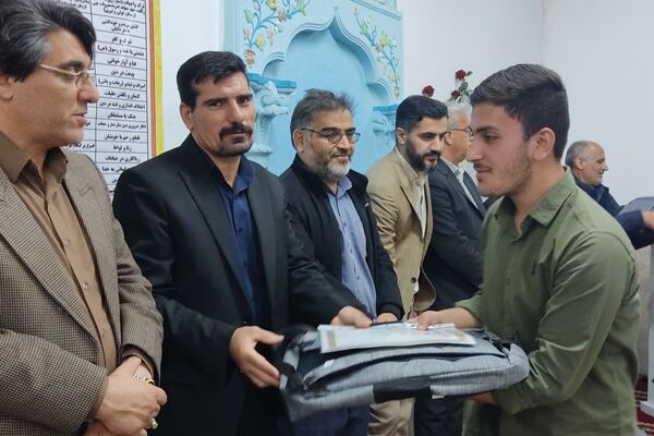 محفل انس با قرآن و یادواره شهدای دانش‌آموز در مدرسه شاهد شهید بشارت 