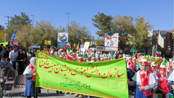 راهپیمایی ۱۳ آبان در شهرستان آباده 