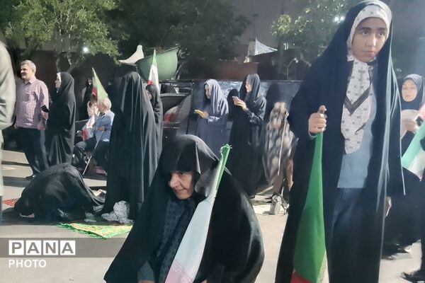 برپایی نماز استغاثه به امام زمان (عج) در میدان نماز شهرری 