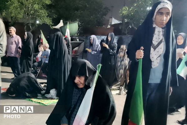 برپایی نماز استغاثه به امام زمان (عج) در میدان نماز شهرری 
