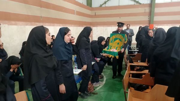 استقبال دانش‌آموزان بیرجندی از خادمان حرم امام رضا(ع)