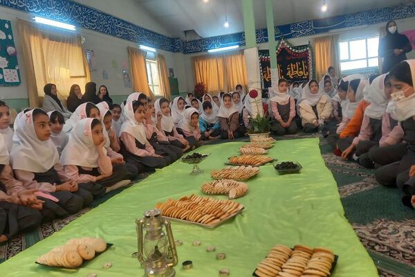 موج عشق به دخت پیامبر(ص) در مدارس فیروزکوه طنین‌انداز شد