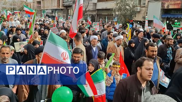 شکوه حضور نوجوانان در راهپیمایی 22 بهمن مردم قم