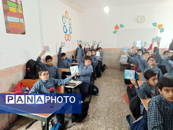 آموزش مصرف درست گاز همزمان با سرد شدن هوا در دبستان ملاصدرا در شهرستان قدس