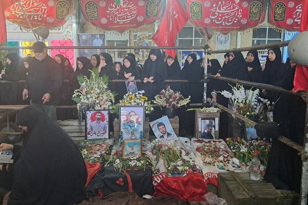 تشییع پیکر دو تن از شهدای جنگ تحمیلی رژیم صهیونیستی همزمان با مراسم تاسوعای حسینی ، در شهرستان ملارد