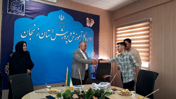 دیدار جمعی از دانش‌آموز خبرنگاران زنجانی با مدیرکل آموزش و پرورش استان