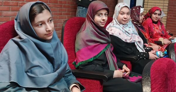 تقدیر از دانش‌آموزان فعال محمدشهری در زمینه‌های فرهنگی و هنری
