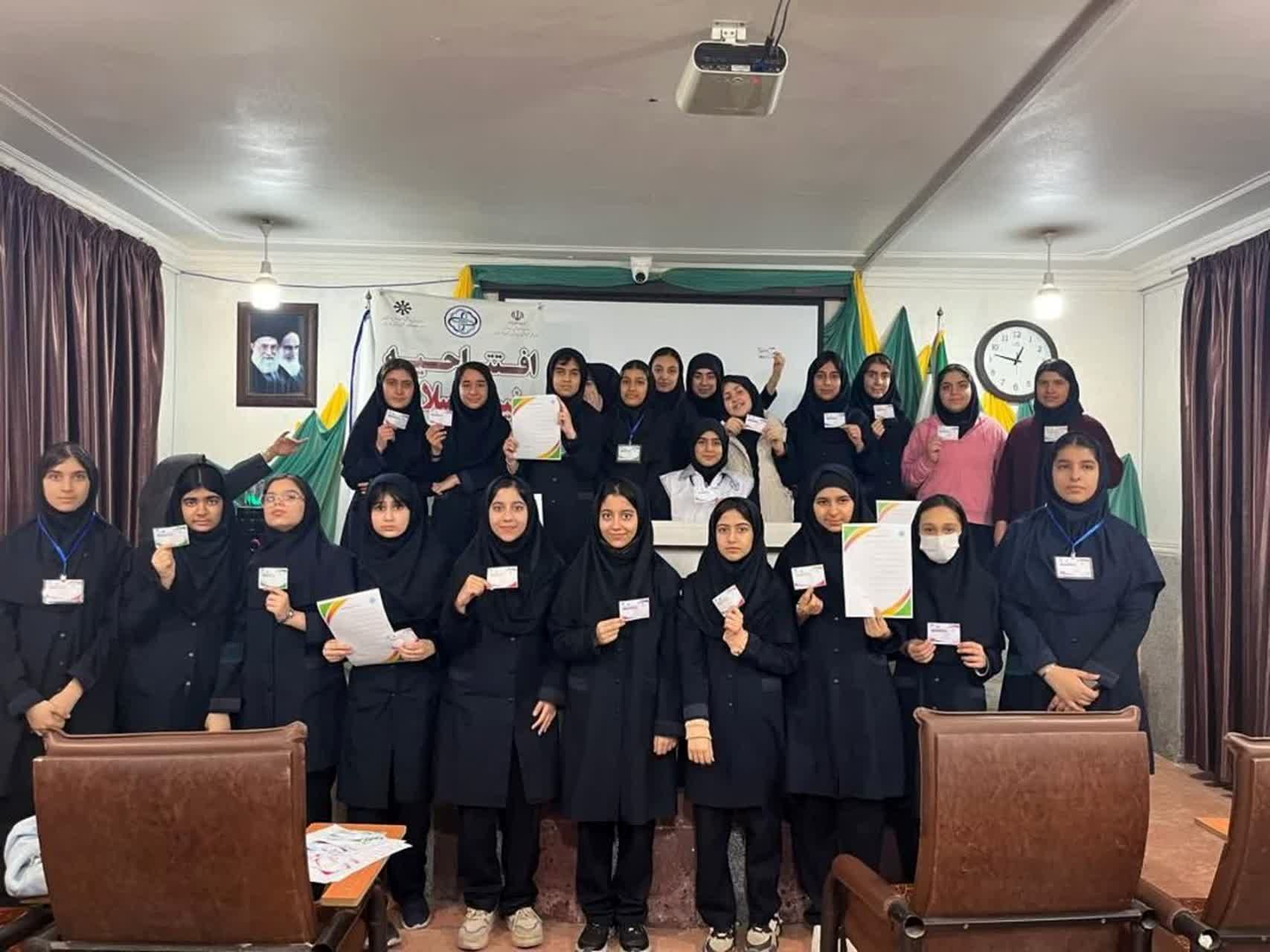 طرح «سفیران سلامت دانش‌آموزی» در دبیرستان استعدادهای درخشان فرزانگان یک اهواز آغاز شد