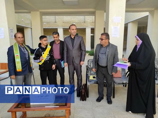 مشارکت پرشور دانش‌آموزان در انتخابات شورای پیشتاز مدرسه کوثر