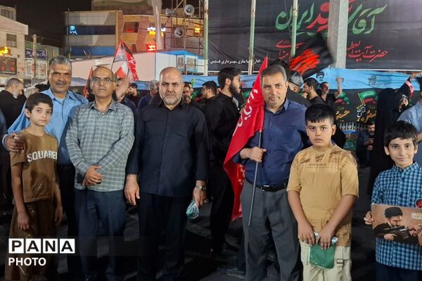 حضور دانش‌آموزان دبستان ملاصدرا در اجتماع سراسری و همخوانی سرود «باید برخاست»