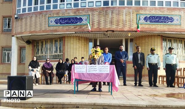 گرامیداشت هفته نیروی انتظامی در دبستان شهید مفتح