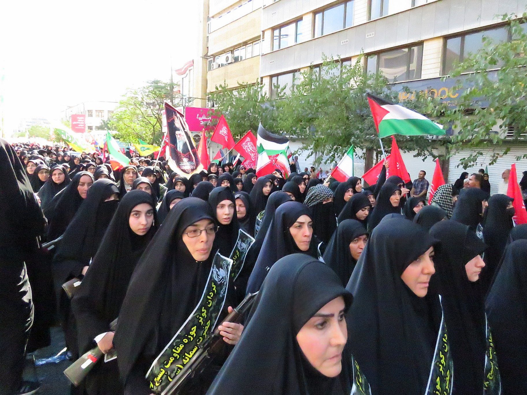 ۳۱۳ هزار جان‌فدا؛ روایت حماسه‌ای که در قاب‌ها ماندگار شد