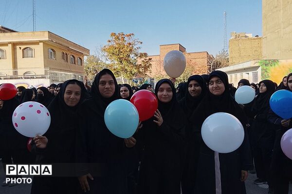 از نیمکت های مدرسه تا سفره های مهربانی،شاهد مرضیه میزبان جشن عاطفه ها