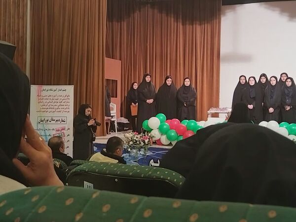 تجلیل از دانش‌آموزان برتر دبیرستان میردادماد
