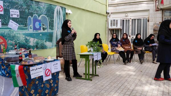 گرامیداشت  هفته ملی دیابت در دبیرستان صالحین