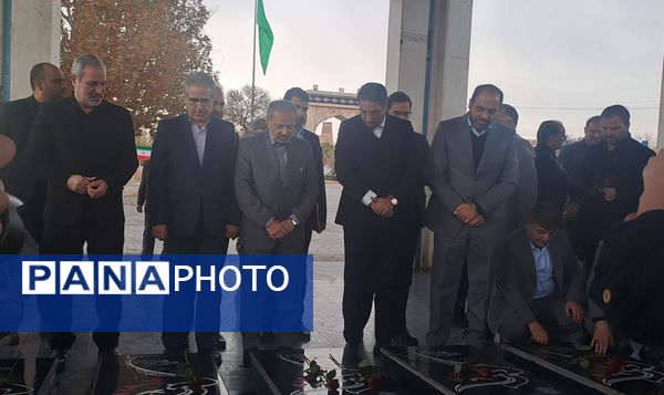 مراسم استقبال از وزیر آموزش و پرورش در گلزار شهدای نیشابور 