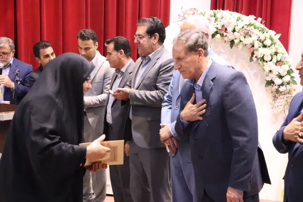 آیین سپاس معلم و تجلیل از معلمان نمونه ناحیه ۳ کرمانشاه