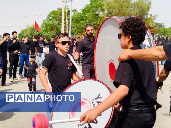 حضور هیات های روستای فدافن در هیئت حسینی در روز عاشورا