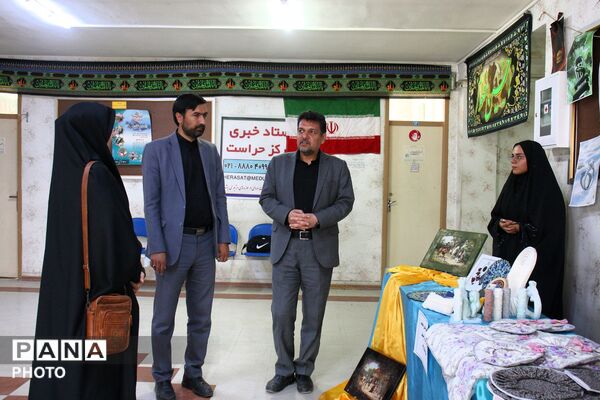 بازدید مجید پیری، معاون آموزش متوسطه استان همدان، از غرفه‌های مهارتی آموزش و پرورش