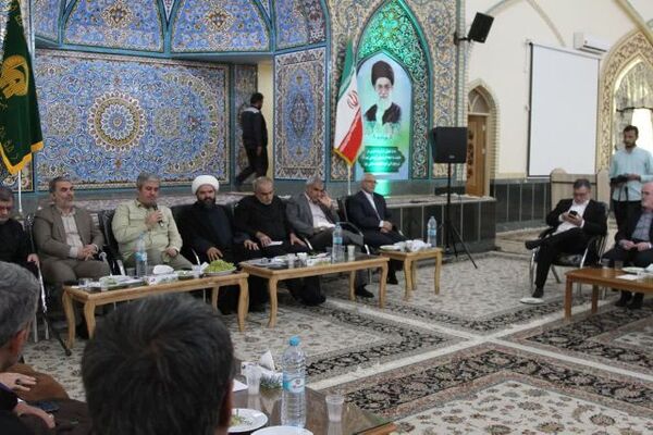 نشست اعضاء کمیسیون برنامه و بودجه مجلس شورای اسلامی در زیارتگاه شهید آیت الله مدرس(ره)
