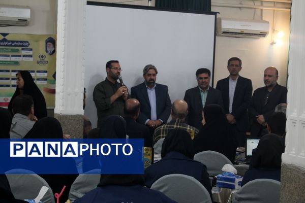 آیین تجلیل از طلایه‌داران پانایی خبر در همدان 