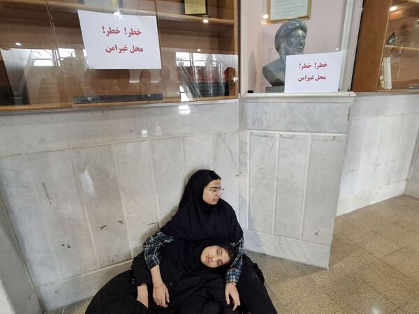 مانور زلزله در مدرسه مصلی نژاد ناحیه 6