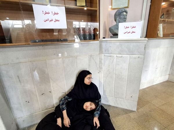 مانور زلزله در مدرسه مصلی نژاد ناحیه 6