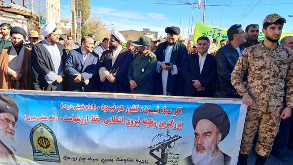حضور پرشور فرهنگیان و دانش‌آموزان چاراویماق در یوم‌الله  ۱۳ آبان