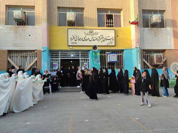 چهاردهمین دوره انتخابات ریاست‌جمهوری در دبستان مهندس رحمانی‌فرد مشهد 