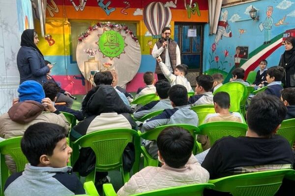 حضور پرشور دانش‌آموزان ناحیه 2  شهرری در جشن ولادت حضرت علی (ع)