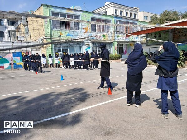 مسابقات ورزشی در هنرستان کیمیا ناحیه ۳ 