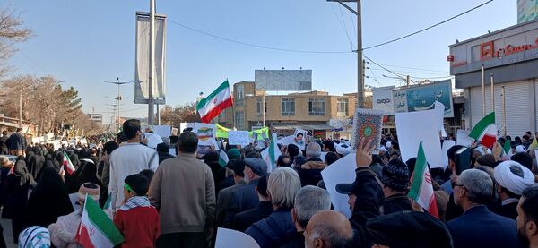 حضور پرشور مردم در راهپیمایی علیه اغتشاشگران در شهرستان شیروان 