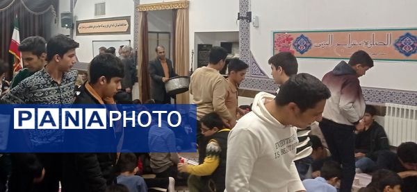 مراسم افطاری در دبیرستان استعدادهای درخشان شهید بهشتی دوره اول