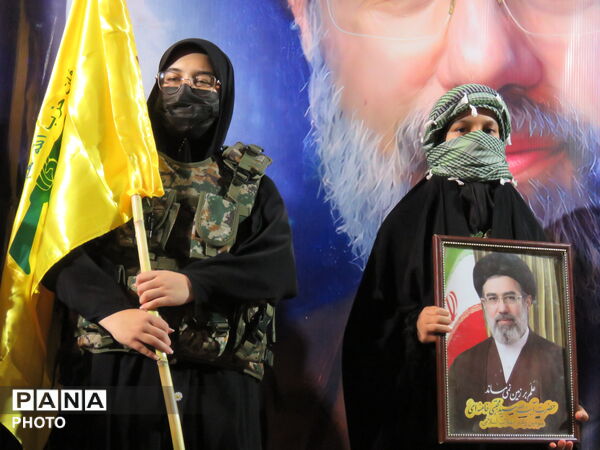 رژه دختران جان فدا همزمان با سراسر کشور در شهرستان خلیل آباد 
