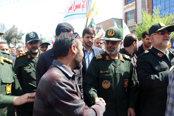 حضور عزتمندانه مردم قم در راهپیمایی آخرین جمعه ماه رمضان