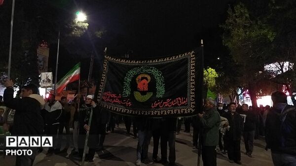 دسته عزاداری روستای اردمه در مراسم چهلم رهبر شهید و شهدای میناب در حسینیه امام 