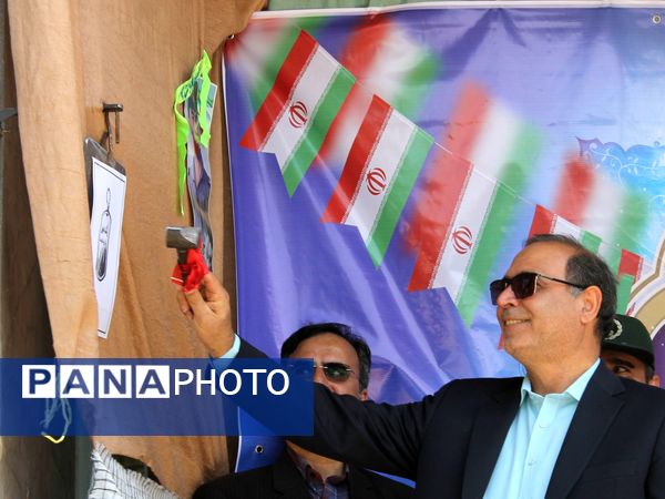 آیین نواختن زنگ ایثار و مقاومت در دبیرستان شاهد معراج