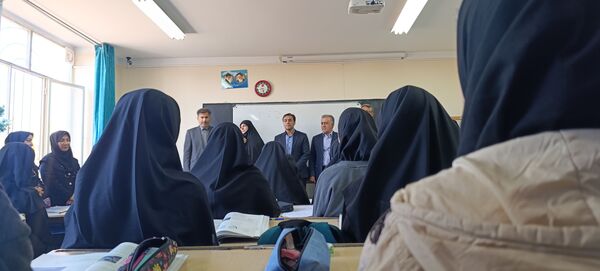 بازدید مدیرکل امور شاهد وزارت آموزش و پرورش از دبیرستان شاهد زینبه
