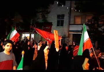 ایران تنها نیست و مردم در کنار یکدیگر ایستاده‌اند