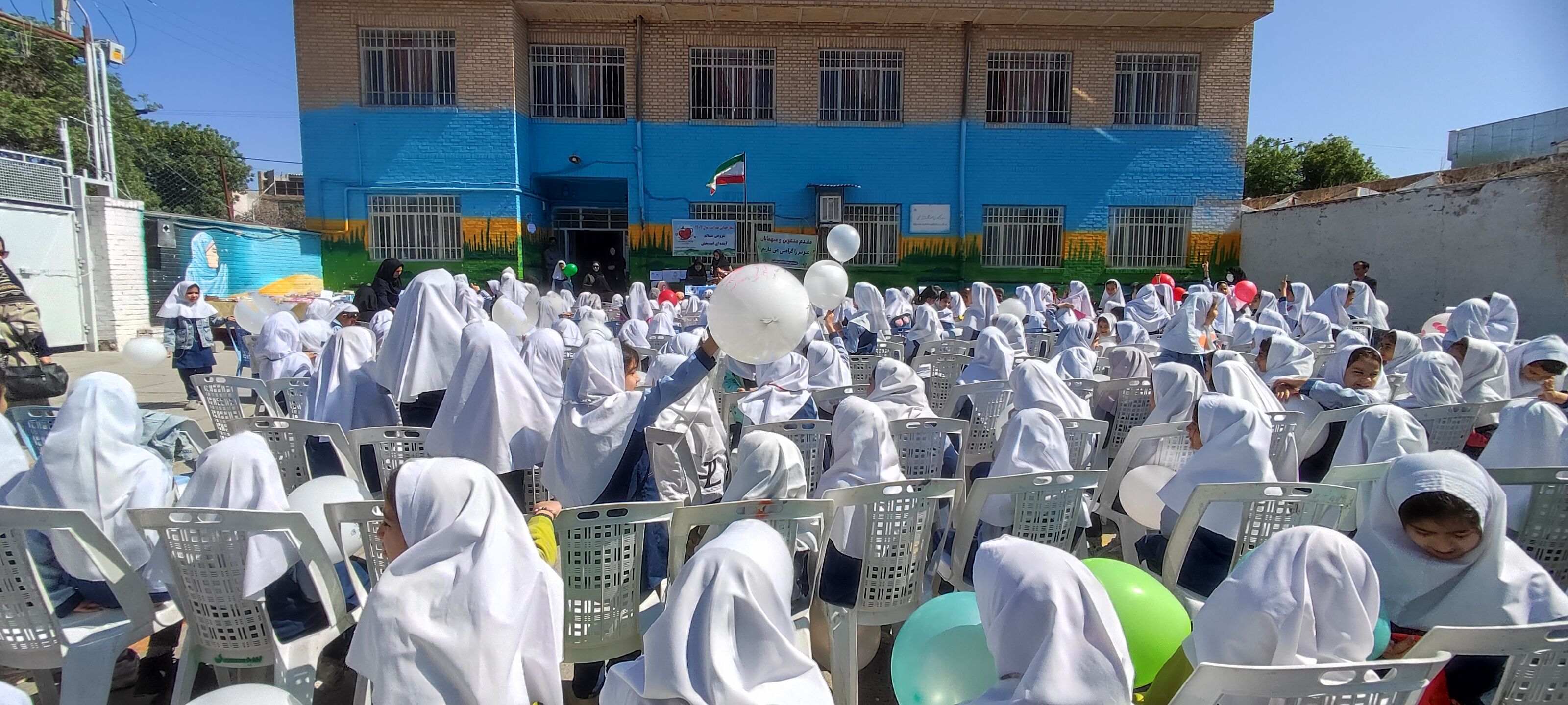 نواختن زنگ سلامت در مدرسه دخترانه ضحی ۱ شهرستان شیروان