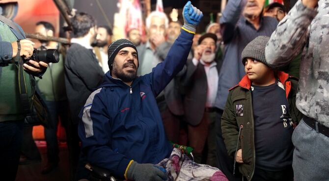 چهل و هشت شب از شهادت رهبر انقلاب گذشت ولی مردم هنوز پای کار اسلام هستند