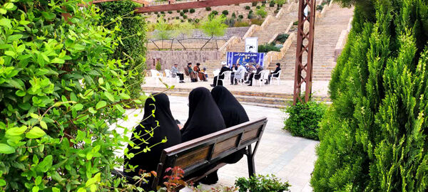 محفل جزء‌خوانی قرآن کریم در بوستان‌های قم