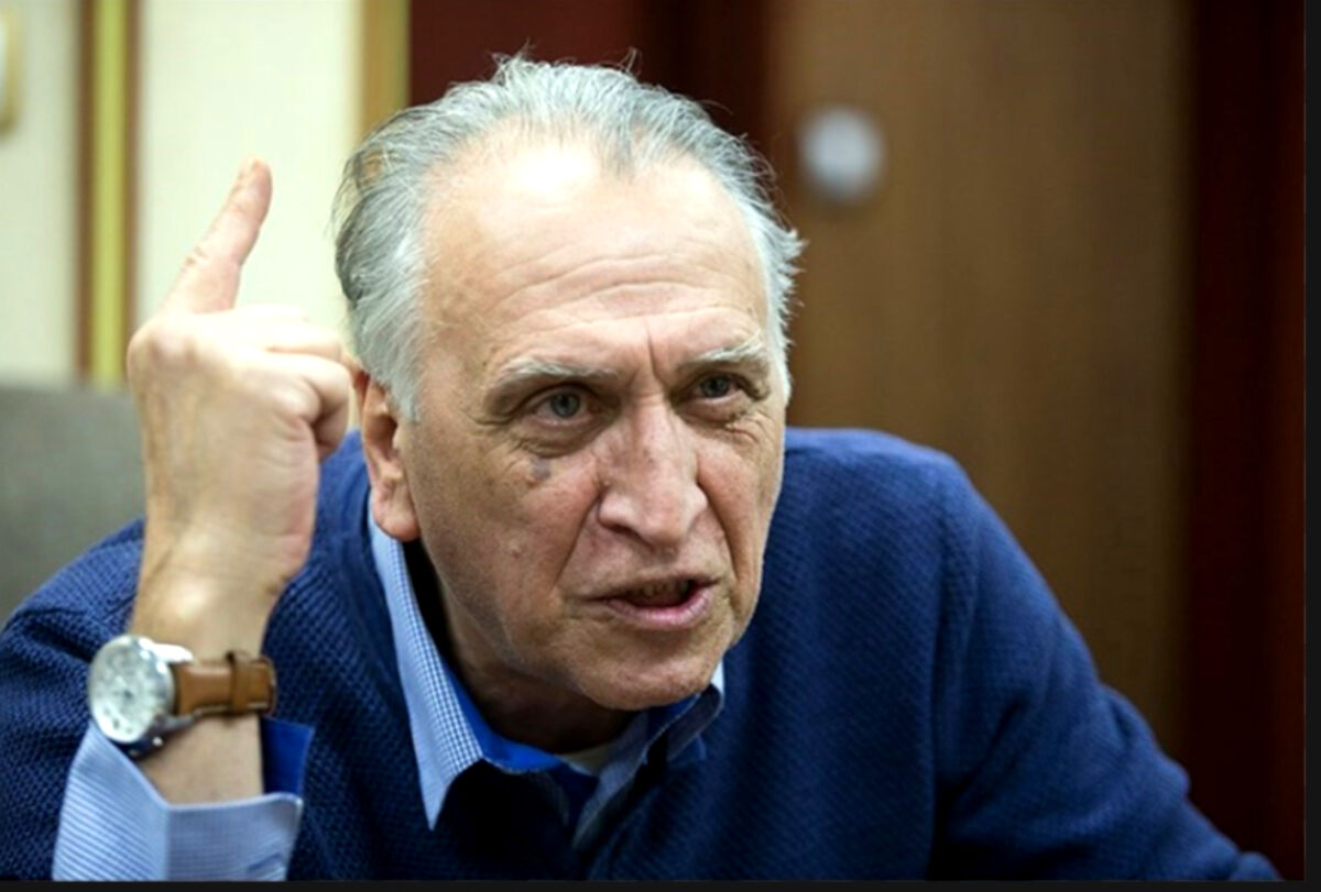 واکنش تند احمد نجفی به سکوت برخی هنرمندان؛ مگر می‌شود موشک به مدرسه بخورد و کسی حرفی نزند؟