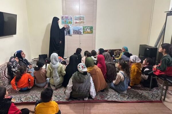 دهه فجر در آینه خدمات مردمی؛ برپایی میز خدمت و ایستگاه صلواتی