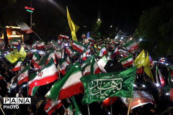 خروش  عظیم مردم نیشابور در حسینیه امام خمینی 