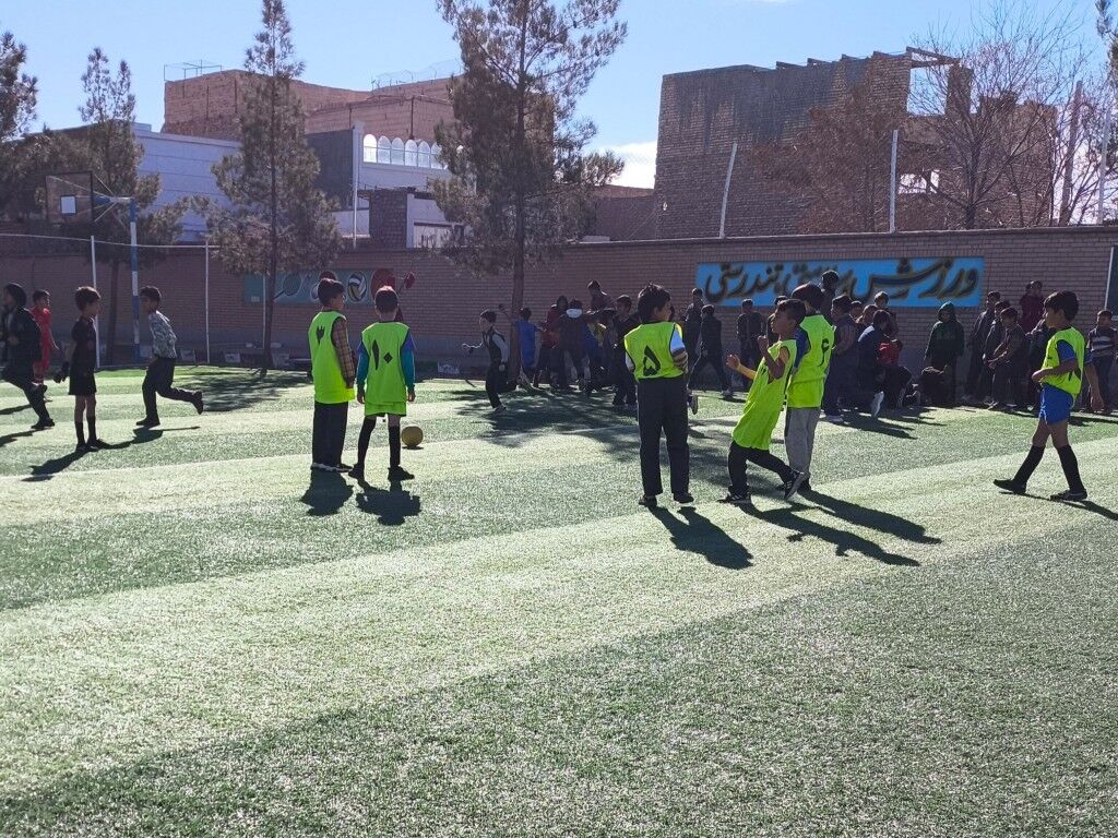 مسابقات فوتبال دبستان شهید پسندیده روستای فدافن شهرستان کاشمر 